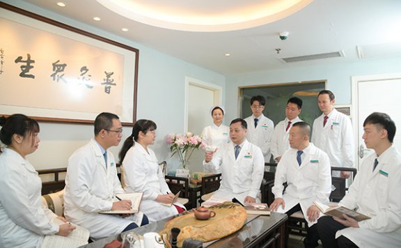 手持银针解病困,心怀匠心传国粹